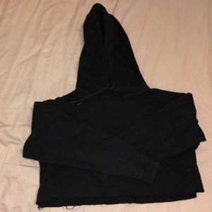 Black cropped sweat shirt
